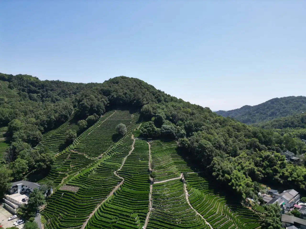 品牌服装批发零售环节中的品控流程与标准体系构建要点