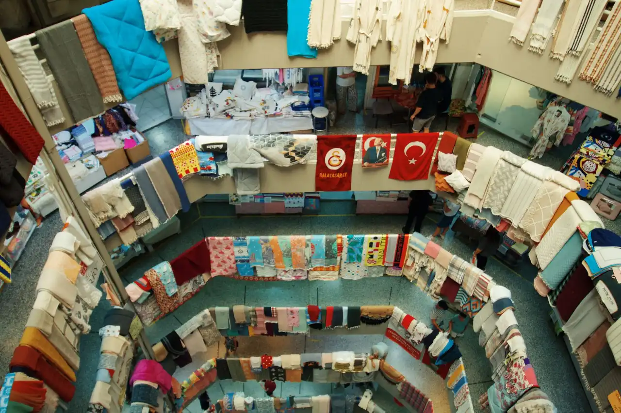 广州服装批发市场2025年流行趋势与采购选品指南正文配图 1
