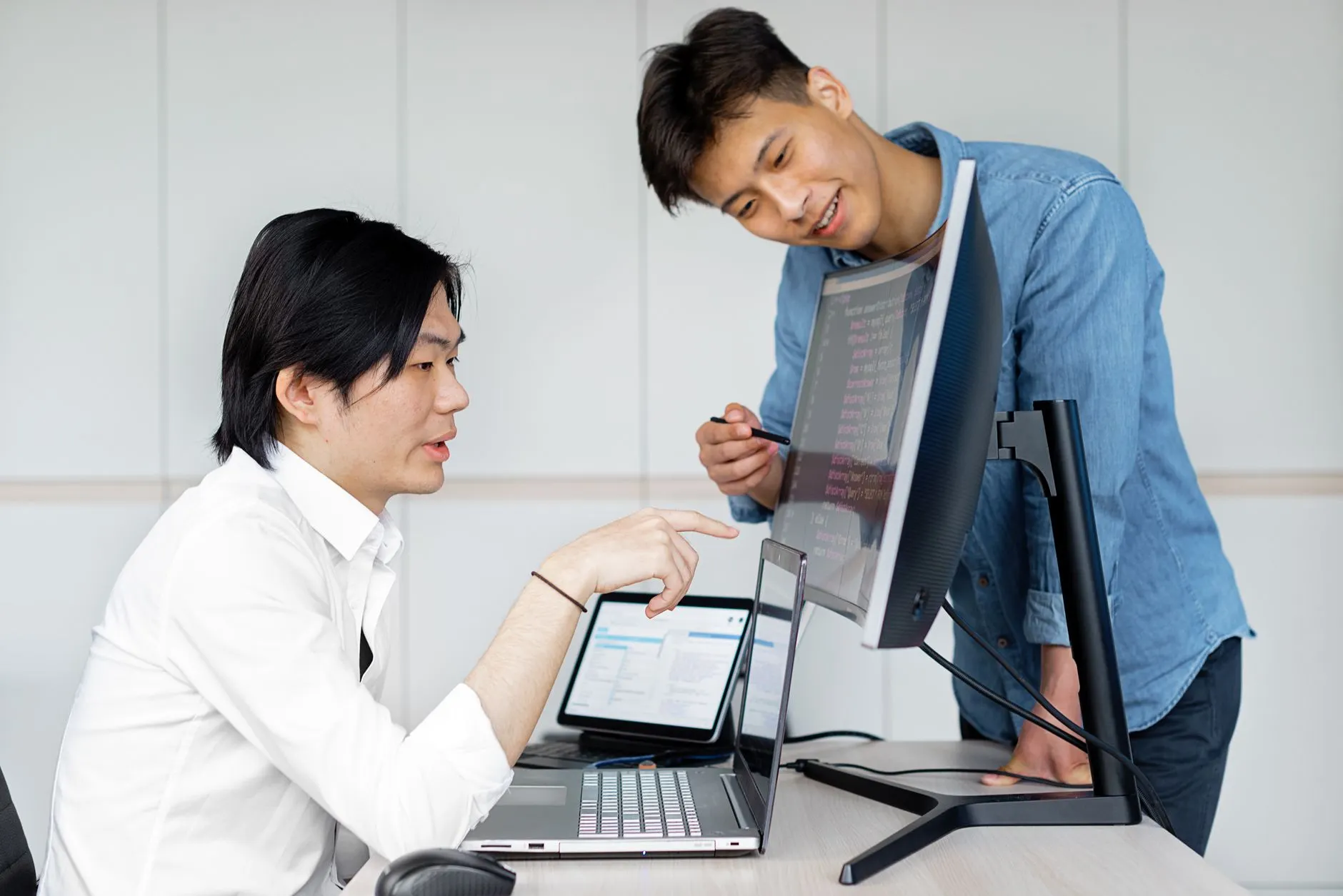 广州服装贸易企业如何应对2025年春夏流行趋势与供应链调整