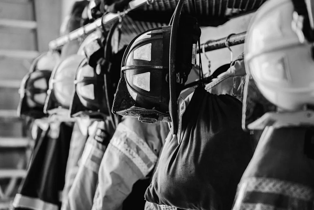 广州钜臣服饰服装批发产品型号对比：潮流T恤与休闲裤选款指南