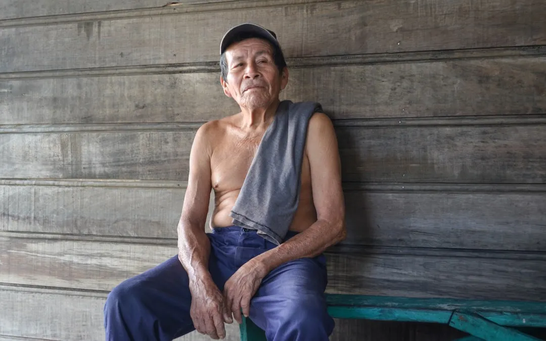广州服装批发零售货源选择：钜臣服饰如何为零售商提供稳定时尚款式